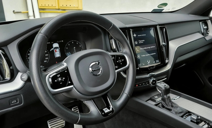 Volvo XC 60 cena 124900 przebieg: 169425, rok produkcji 2019 z Czerniejewo małe 742